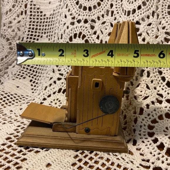 Vintage Camelot Castle Music Box - Picture 16 of 17